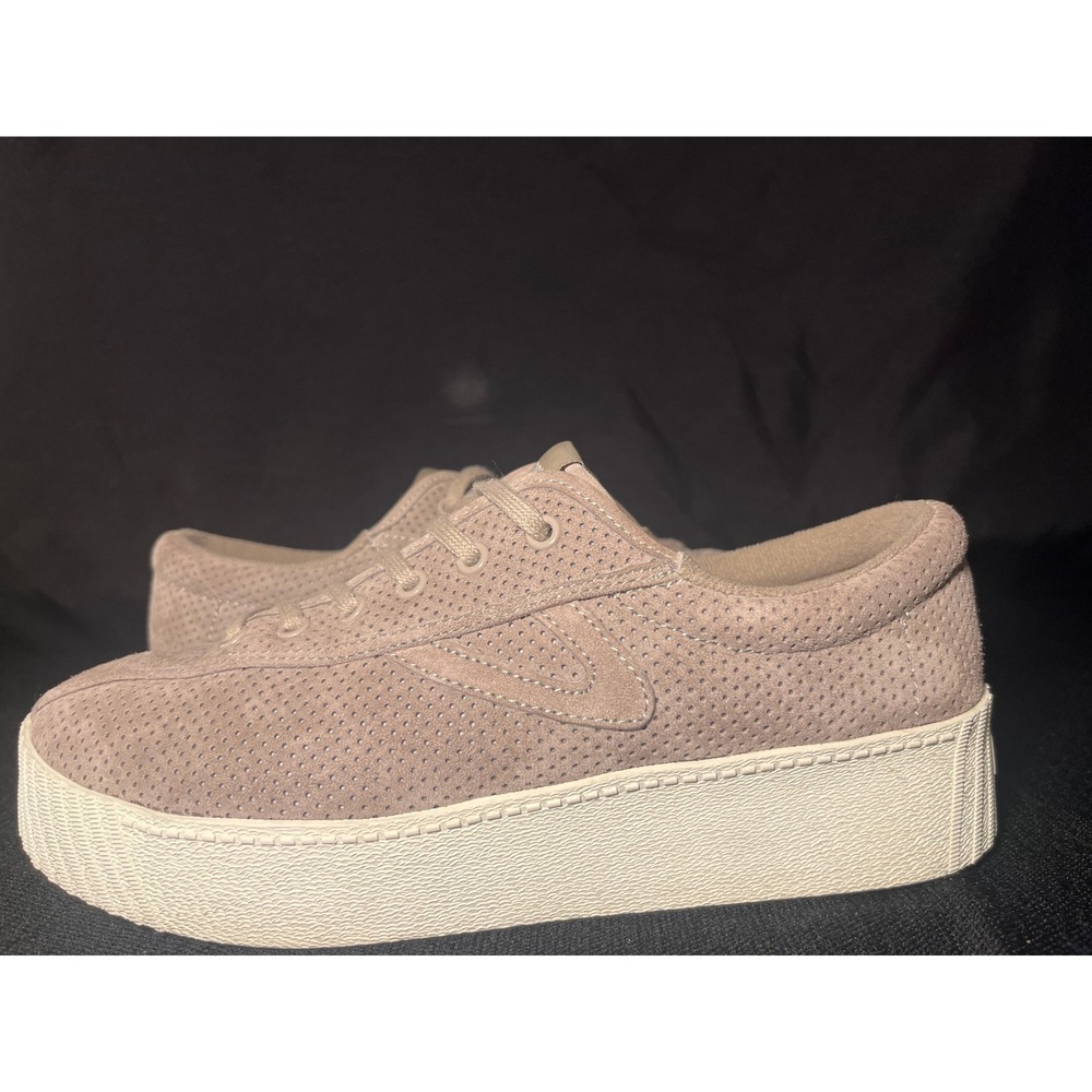 Tretorn Nylite Bold Platform 7.5 Perforated Taupe‎ Leather Sneakers
Women SZ 7.5